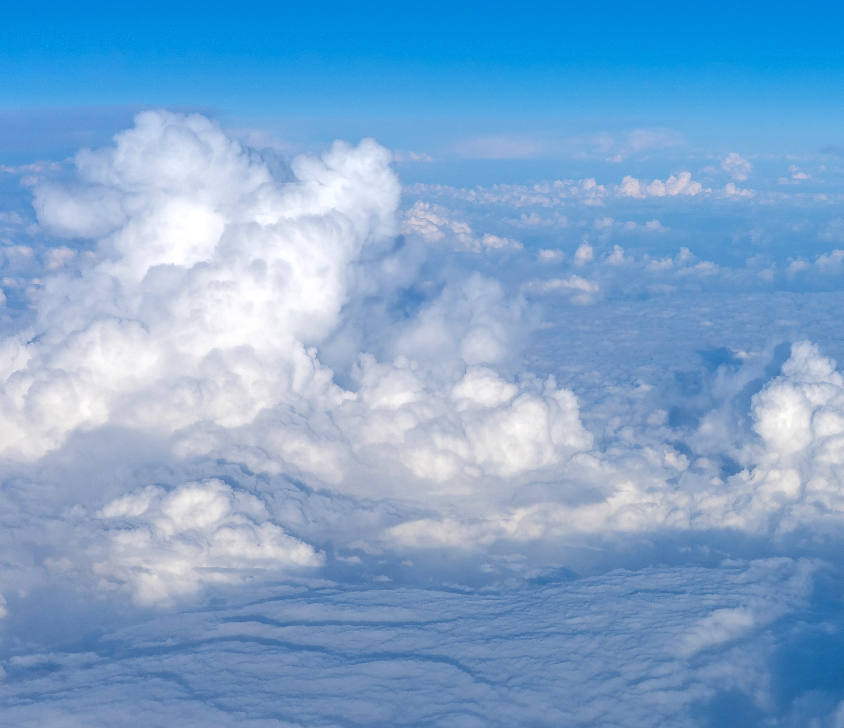 Wachsende Wolken in großer Höhe