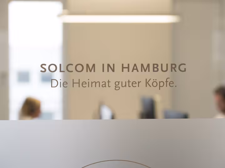Fenster mit einer Aufschrift